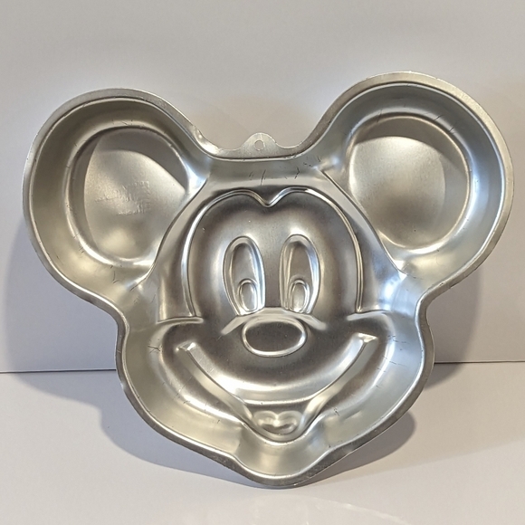 Wilton Disney Mickey Mouse cake pan 2105-8310 - Picture 2 of 4